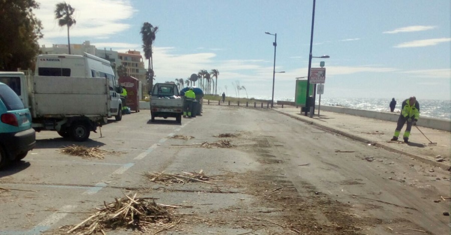 Comienzan los trabajos de limpieza y arreglo de las playas tras los temporales.jpg