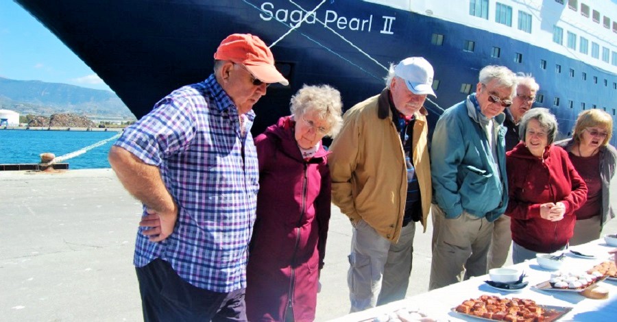 Dos buques inauguran la temporada de cruceros en el Puerto de Motril