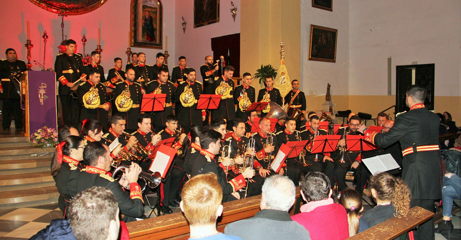 El I Concierto de Marchas Procesionales llenó de publico la iglesia de Almuñécar
