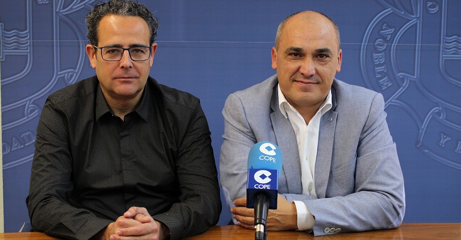 Gregorio Morales (drcha) junto a Juan Carlos Hódar (izrda) en la rueda de prensa