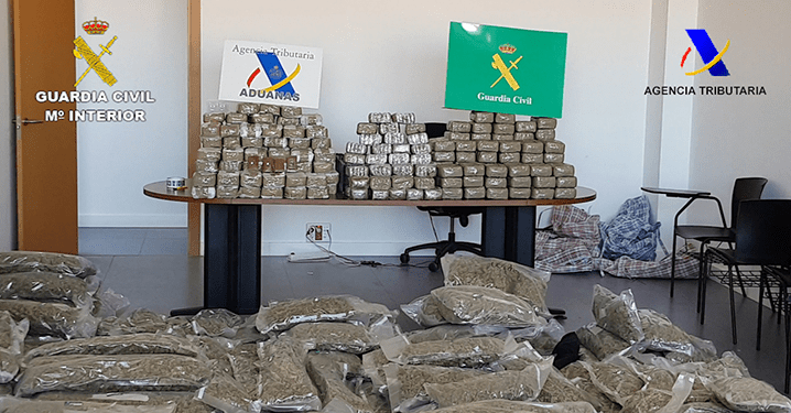 Guardia Civil y Vigilancia Aduanera desarticulan una organización criminal dedicada al tráfico intl. de droga.png