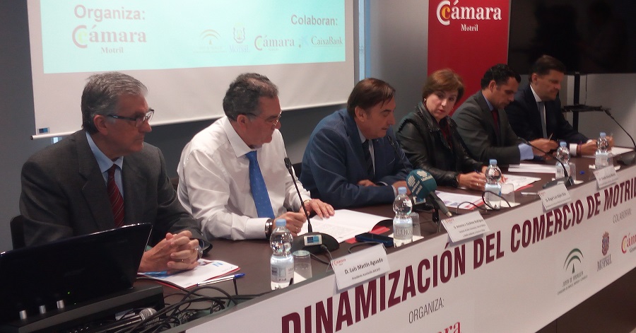 Instituciones y empresarios debaten en Motril sobre el futuro del pequeño y mediano comercio