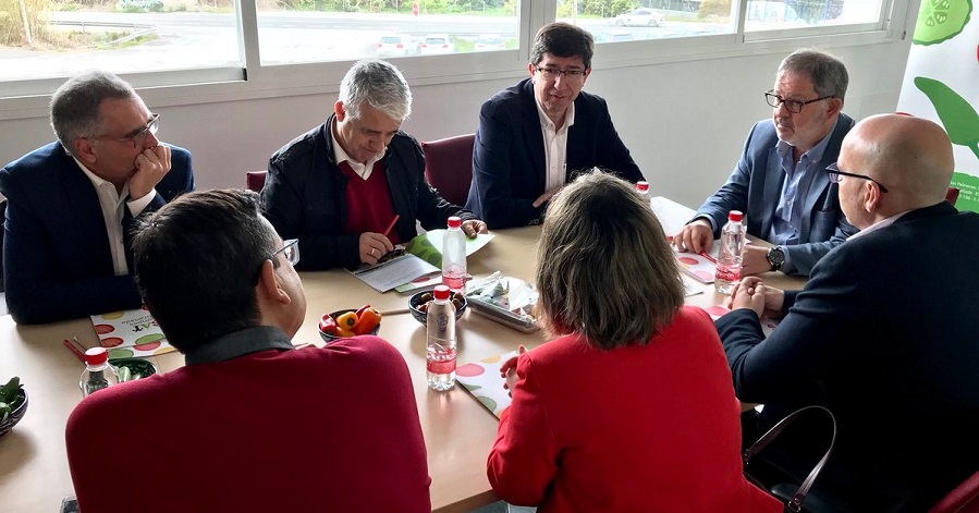 Juan Marín visita la empresa SAT Campos de Granada