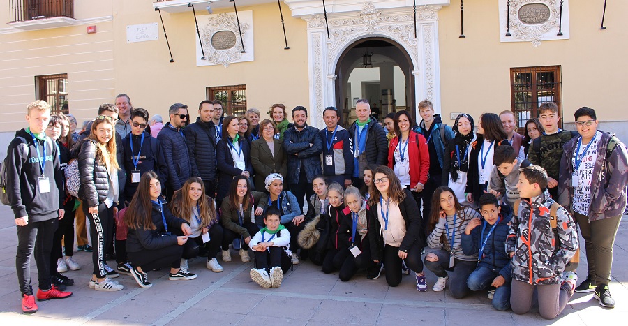 Más de 40 de niños y niñas procedentes de centros educativos de Eslovaquia, Italia, Polonia y Turquía visitan Motril.jpg