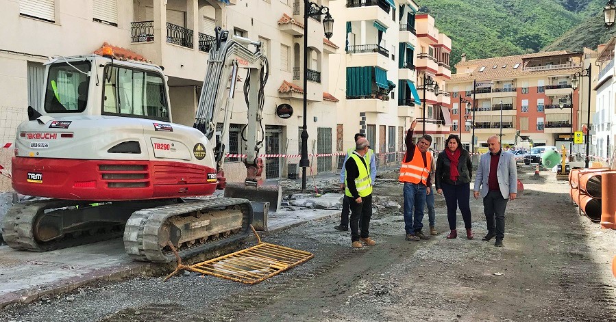 Sergio García visita las obras de mejora que se están ejecutando en los municipios de Albondón y Albuñol