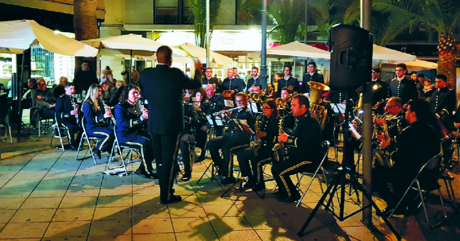 'Sinfonía para los sentidos' en la plaza de las Palmeras de Motril