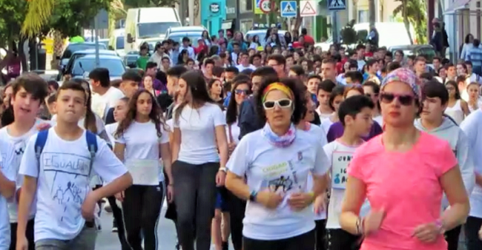 Cientos de jóvenes participaron en la Carrera por la Igualdad
