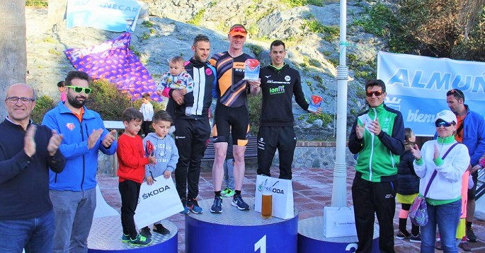 El escocés Christopher Roy ganó el IV Triatlón Desafío Pikaeras de Almuñécar