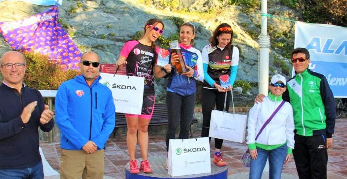 En féminas Nieves Cantos Bertos (CD Triatlón Granada) ganó el IV Triatlón Desafío Pikaeras de Almuñécar