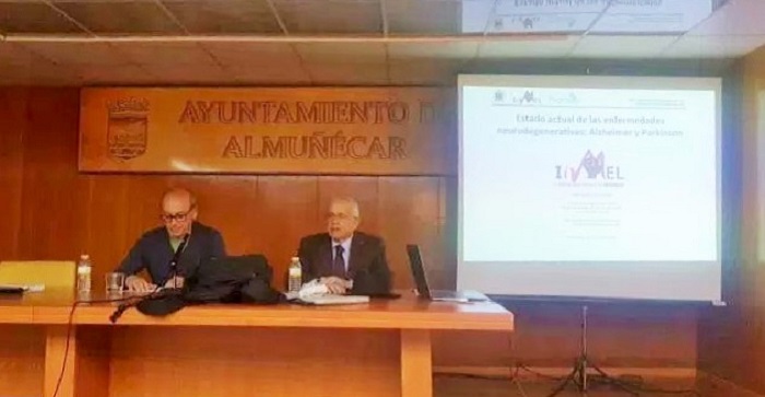 Interesante conferencia del profesor Darío Acuña Castroviejo en Almuñécar sobre Alzheimer y Parkinson