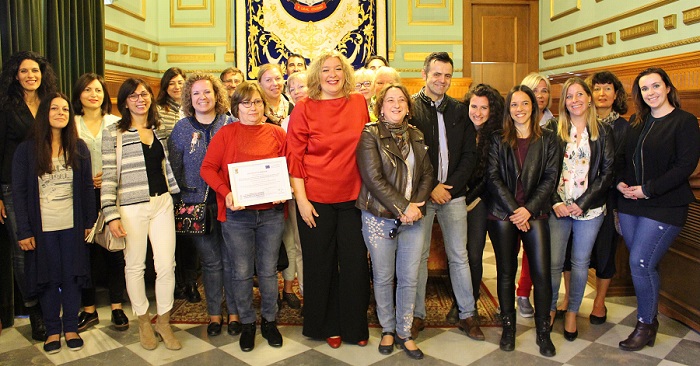 La alcaldesa de Motril recibe a un grupo de profesores provenientes de Finlandia, Grecia, Italia y Málaga