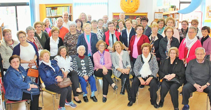 Las personas mayores muestran su formidable creatividad en la Feria del Libro con la iniciativa Arte Mayor