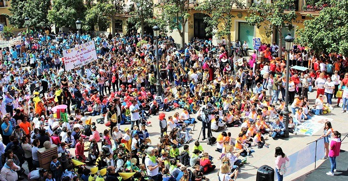 Más de un millar de alumnos de Motril y Comarca toman las calles y los edificios públicos para celebrar el Día del Libro