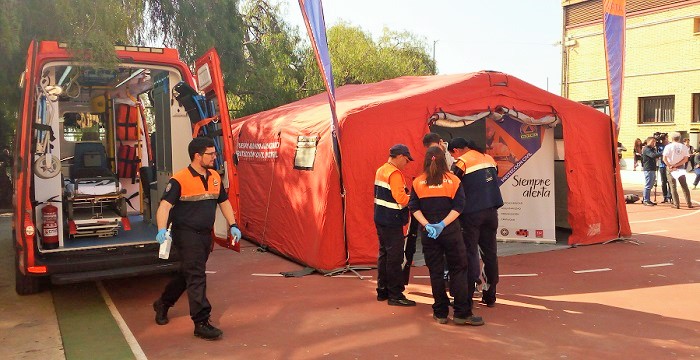 Seguridad muestra a los alumnos del IES La Zafra sus medios de prevención y auxilio en riesgos profesionales