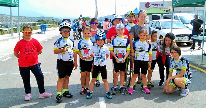 5 medallas en Loja para los corredores de la Escuela de Ciclismo Sexitana.jpg