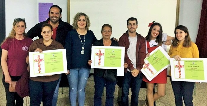 Cafetería Pereira y calle La Fuente ganan el Concurso de Cruces en Salobreña