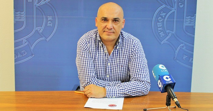 El edil de Juventud, Gregorio Morales, presenta las bases del Quiskilla Rock Motril 2018