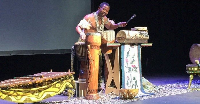 El Percusionista, en el Teatro Municipal de Órgiva, congregó a 500 escolares.jpg