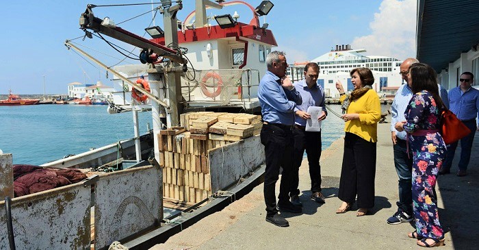 La Junta pide al Gobierno que no condene al amarre a la flota de arrastre de la Costa y garantice su viabilidad