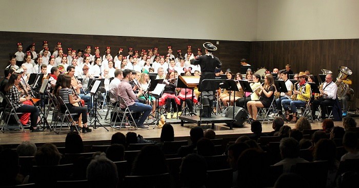 La magia de Disney en el CDT con el Coro Escolar del CEIP Cardenal Belluga y la Banda de Música de Salobreña