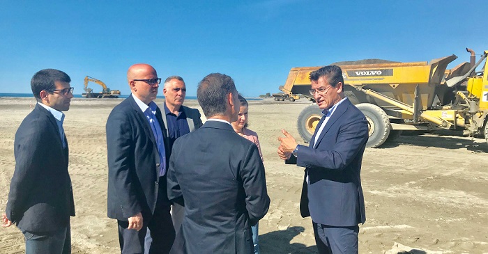 Luis Salvador visita Motril para apoyar las reivindicaciones de la Costa.jpg