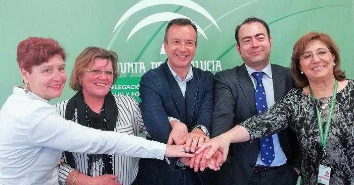 Salud acoge la firma de un convenio entre los dos hospitales universitarios de Granada y la Asociación AGREDACE.jpg