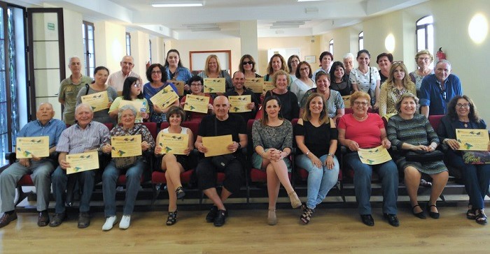 Entrega de diplomas del curso de informática para adultos
