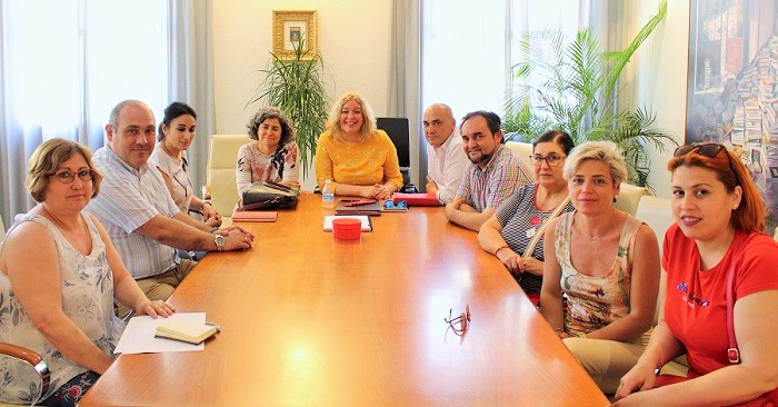 Flor Almón se reúne con la Asociación de Vecinos de La Fabriquilla