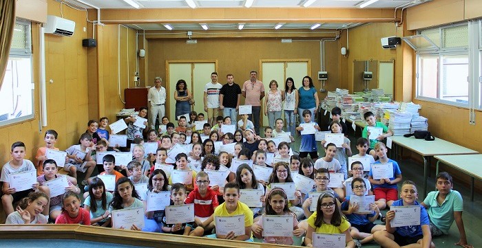 Foto de familia con alumnado de 5 de primaria del CEIP Franciso Mejías.jpg