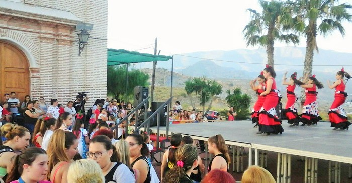 Gran ambiente en la inauguración de las fiestas del barrio de San Antonio 2018 (2).jpg
