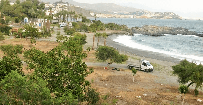 Limpieza en la playa de Marina del Este.png