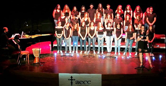 Éxito del concierto solidario del Coro Juvenil Voces Blancas de San Blas en el Teatro Calderón.jpg