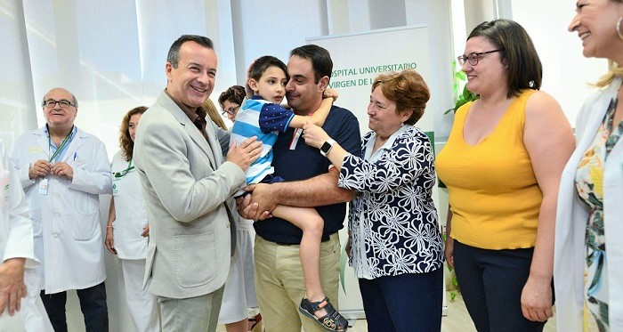 Cirujanos cardiovasculares implantan un desfibrilador sin cables a un niño de 5 años con un tumor cardiaco.jpg