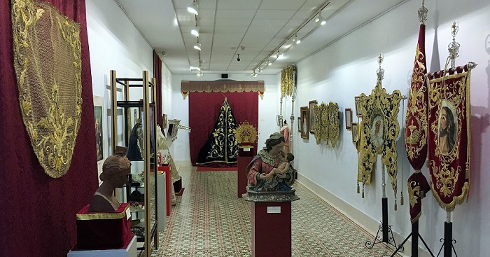 Exposición 'XXV Años de Victoria' en la Casa de la Condesa de Torre Isabel.jpg