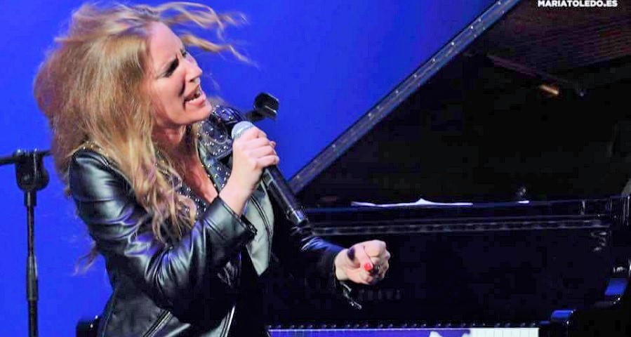 María Toledo en concierto.jpg