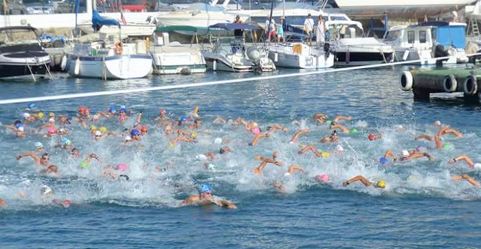 Andrea Quesada y Pablo Cordero, vencedores absolutos de la LXXIX Travesía a Nado del Puerto de Motril.jpg