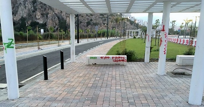 El Ayuntamiento de Salobreña denuncia actos vandálicos en el mobiliario urbano de los terrenos hoteleros.jpg