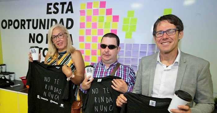 El roadshow de Fundación ONCE llega a Motril para acercar a los jóvenes con discapacidad al empleo.jpg