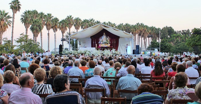 Momento de la Ofrenda Floral a la Virgen de la Cabeza, Patrona de Motril.jpg