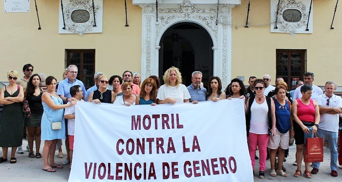 Motril muestra su rechazo ante el asesinato de una joven en Dúrcal