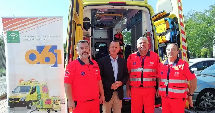 El 061 presenta en Granada el nuevo modelo de uvis móviles adaptadas.jpg