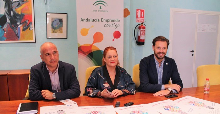 El delegado de Empleo de la Junta presenta en Salobreña 'Reinvéntate'.jpg