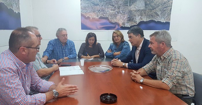 Reunión entre el PP de Motril y los representantes de los regantes.jpg