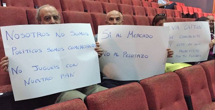 Carteles a favor del Mercado de Almuñécar (2).jpg