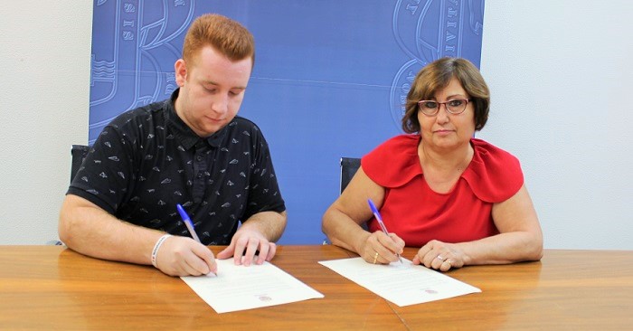 Educación y Phoenix renuevan su colaboración para el desarrollo del Plan de Formación y Sensibilización Juvenil.jpg