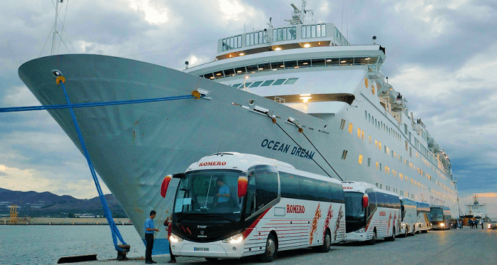 El 'Barco de la Paz' hace escala en Motril con 1196 pasajeros a bordo.png
