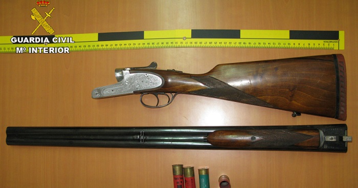 La Guardia Civil de Almuñécar recupera una escopeta sustraída del interior de un vehículo.jpg