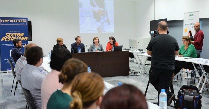 La Junta anima a las mujeres a emprender en el sector pesquero para contribuir a modernizarlo.jpg