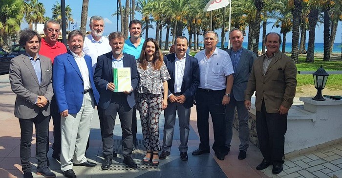 La Junta presenta la 'Guía sobre criterios de gestión para las ocupaciones del dominio público marítimo-terrestre'.jpg