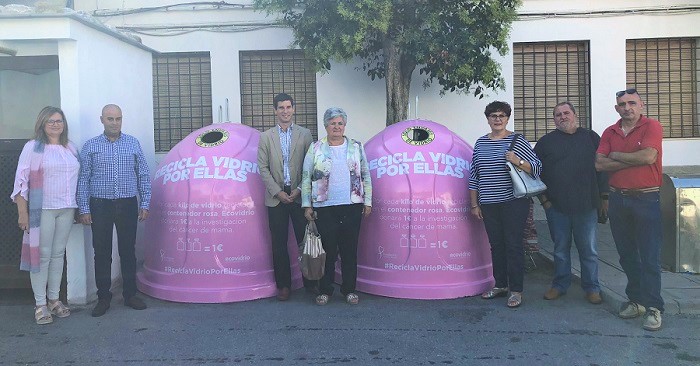 Una campaña en Órgiva incentiva el reciclaje de vidrio para ayudar en la investigación contra el cáncer.jpg